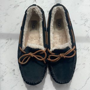 UGG Dakota moccasin/slipper black suede size 9